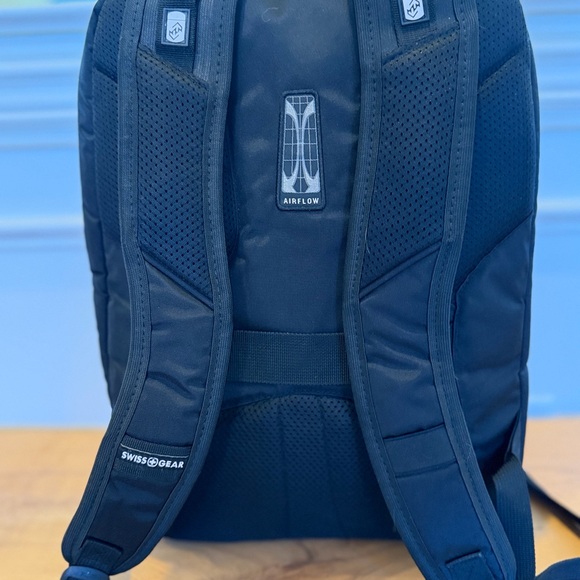 SwissGear 3670 USB ScanSmart Laptop Backpack - Picture 14 of 16